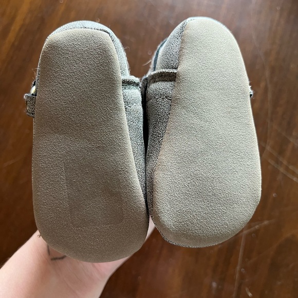 Carters size 3-6 months brown boots - Picture 3 of 5